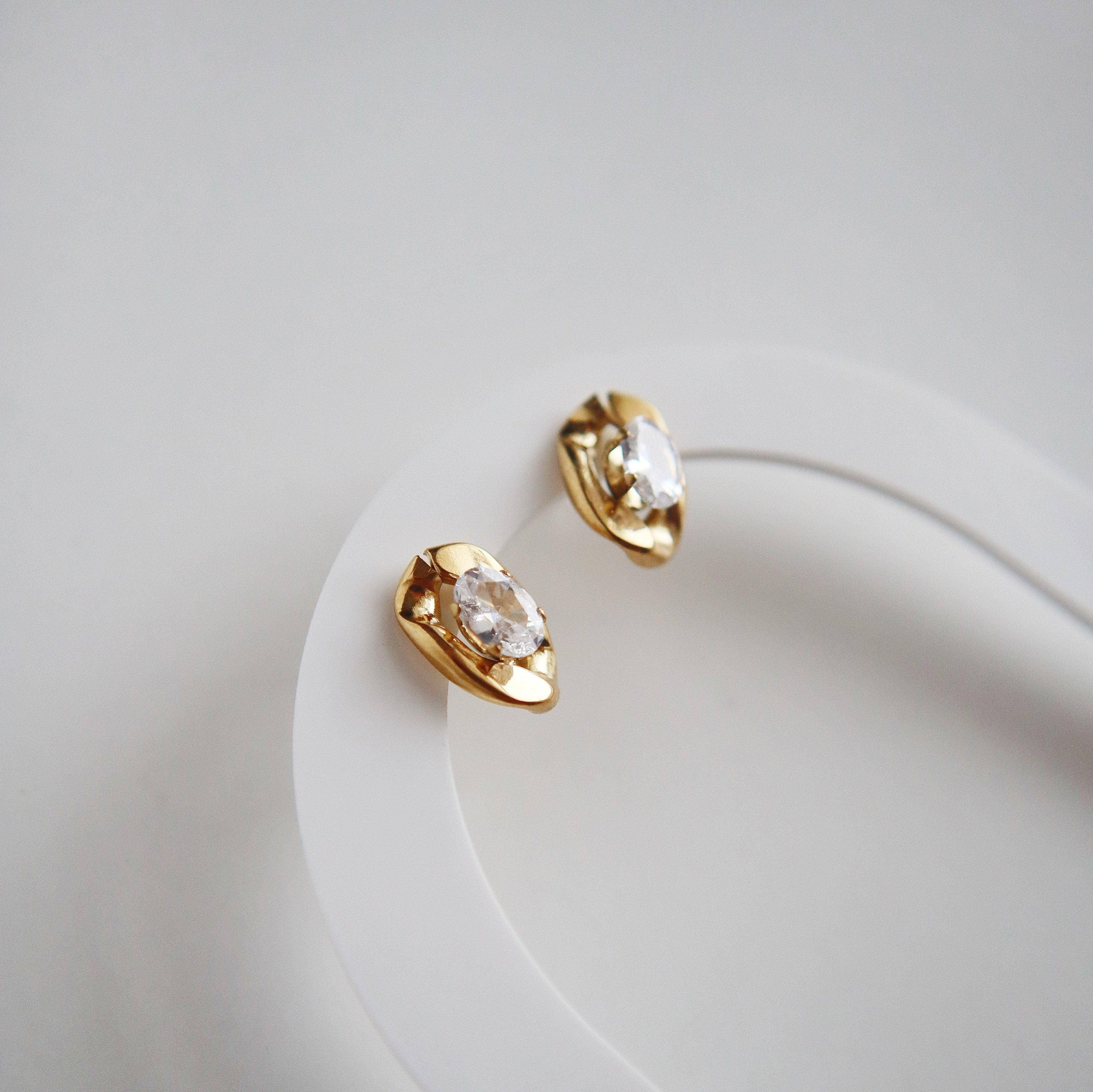Mallory Oyster Studs