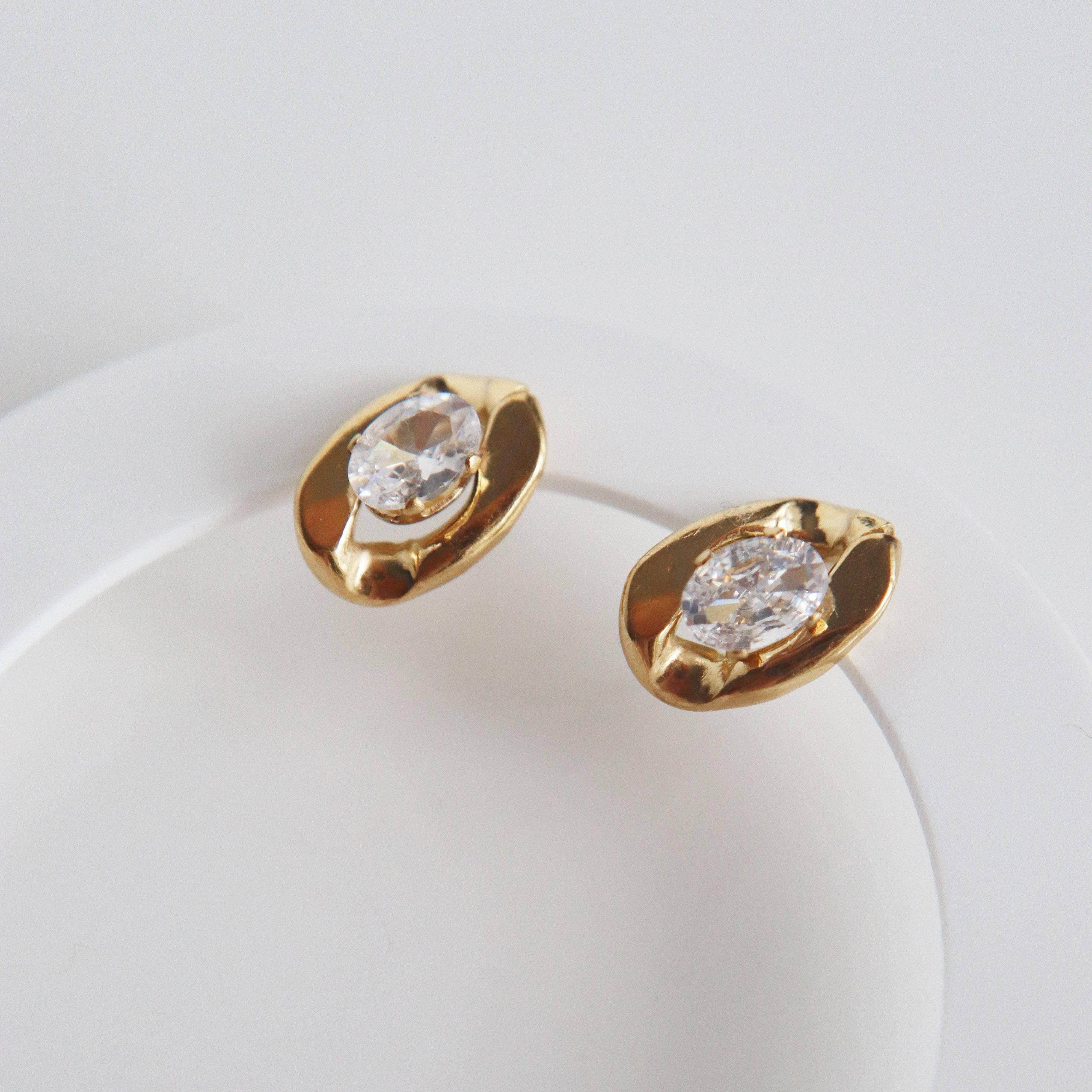 Mallory Oyster Studs