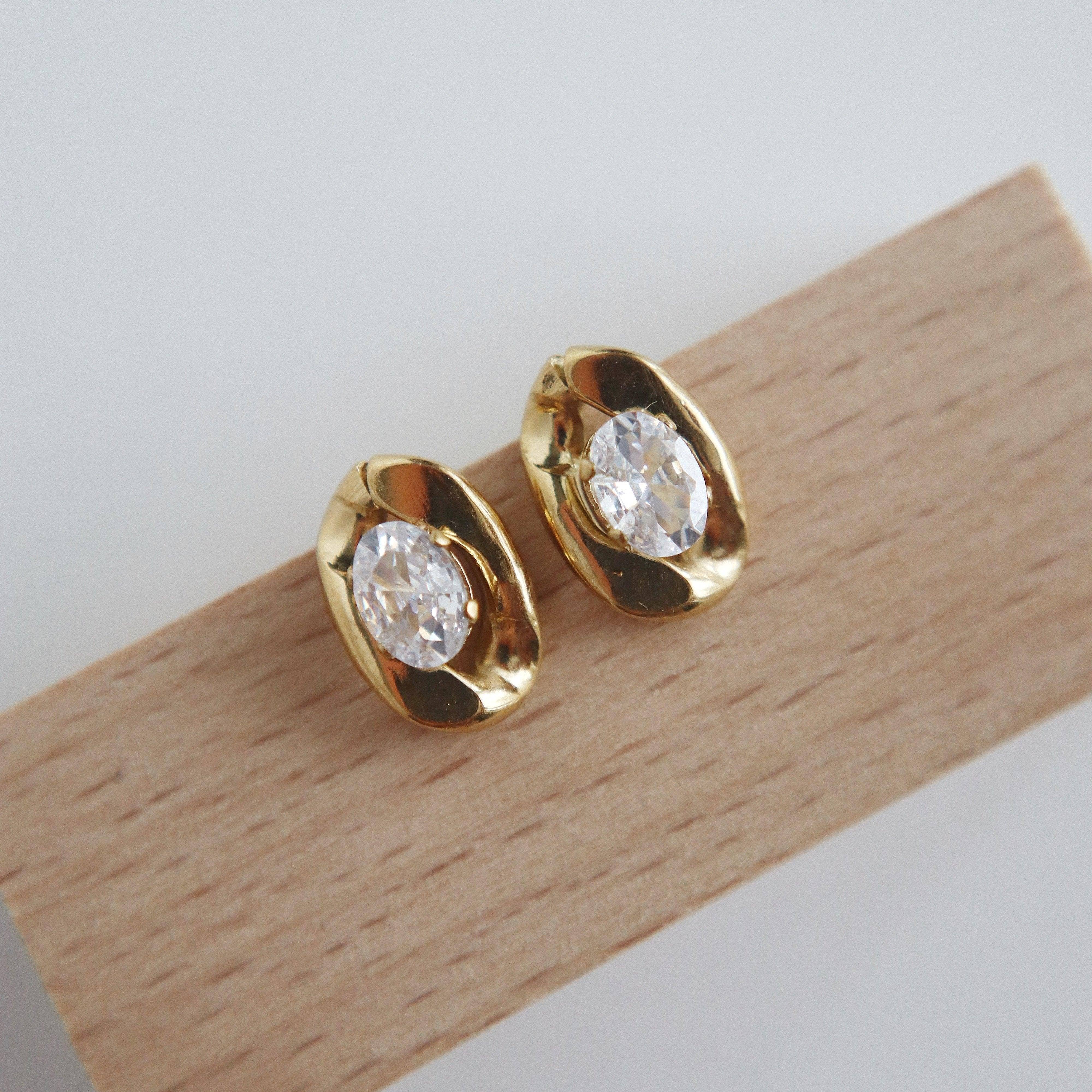 Mallory Oyster Studs